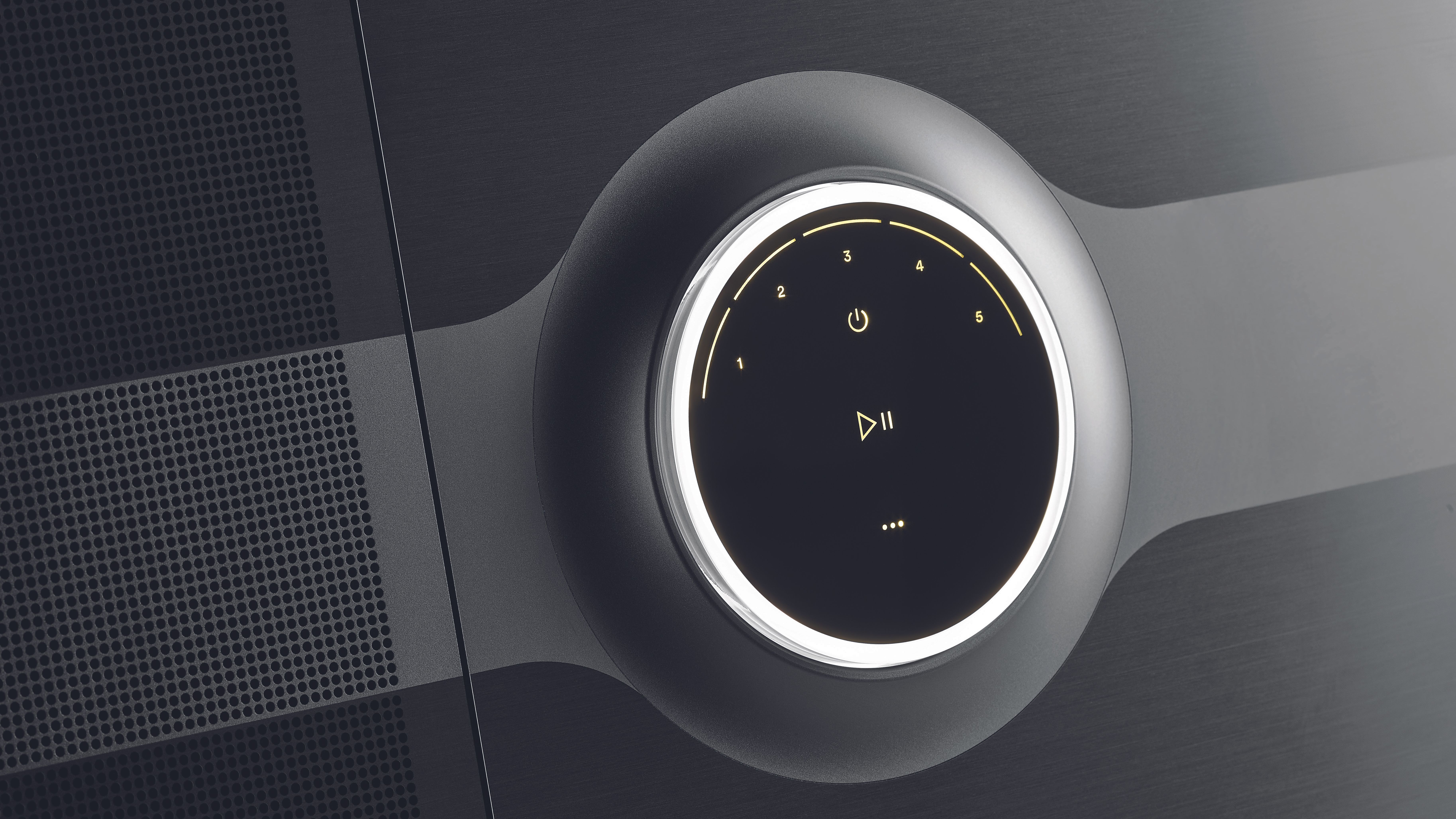 Close up on control dial on Focal Mu-so Hekla