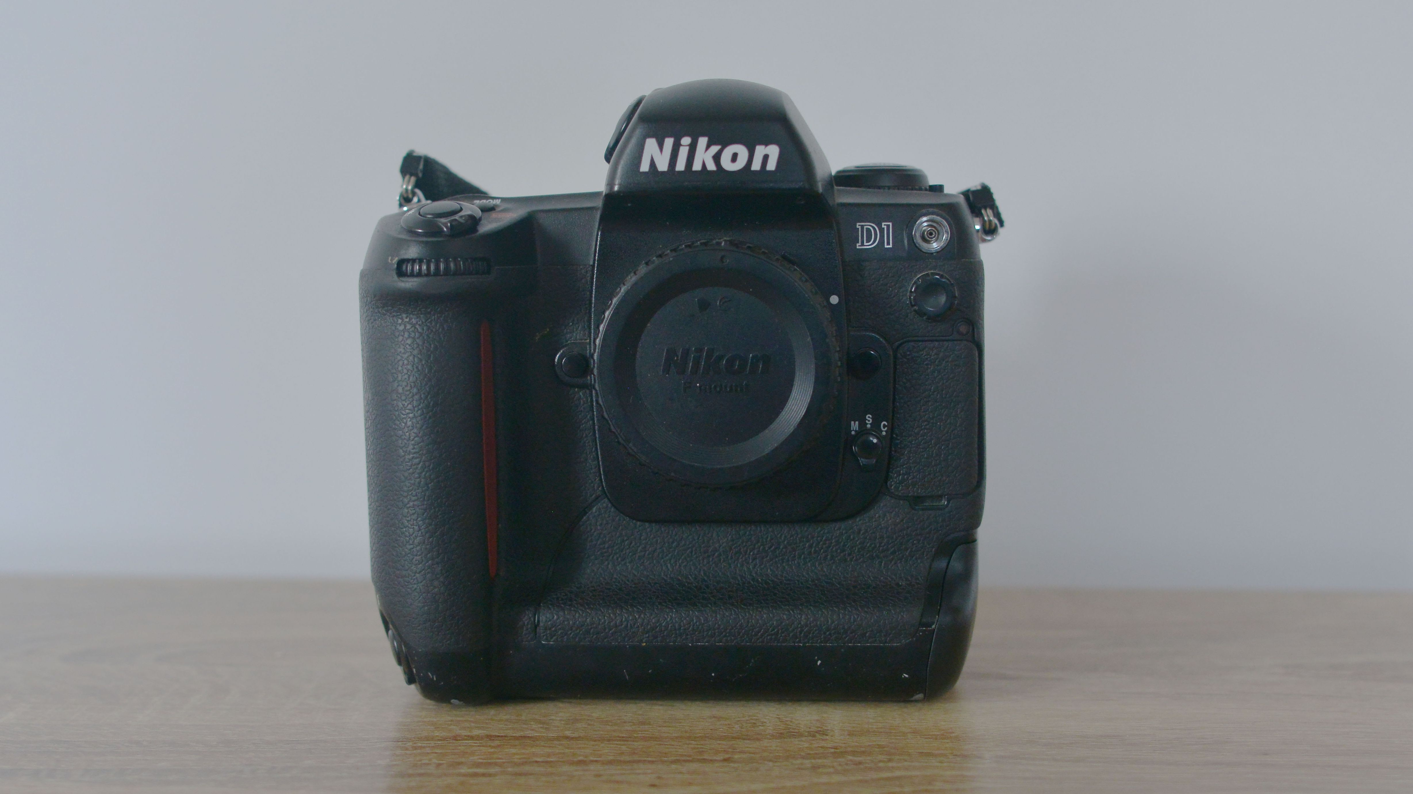 Nikon D1