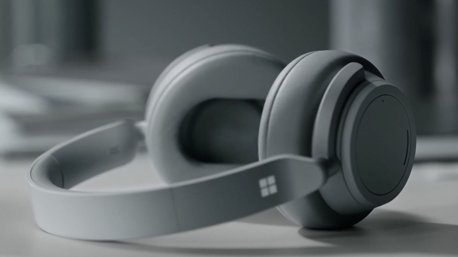 Microsoft Surface Headphones ホワイト Microsoft Surface Headphones Review: Dialed In | WIRED