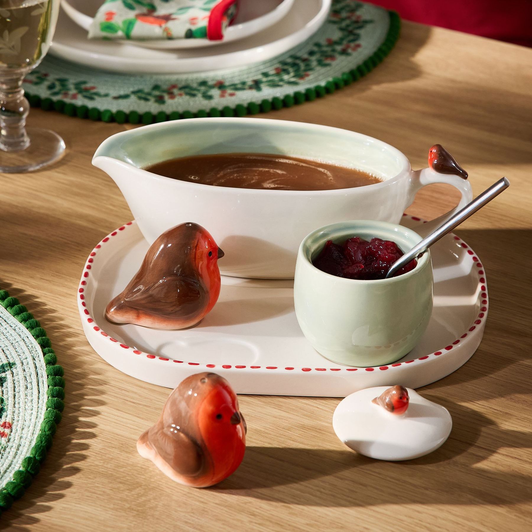Green Merry Christmas Robin Centrepiece With Salt and Pepper Shakers and Condiment Pot and Gravy Boat - Size One