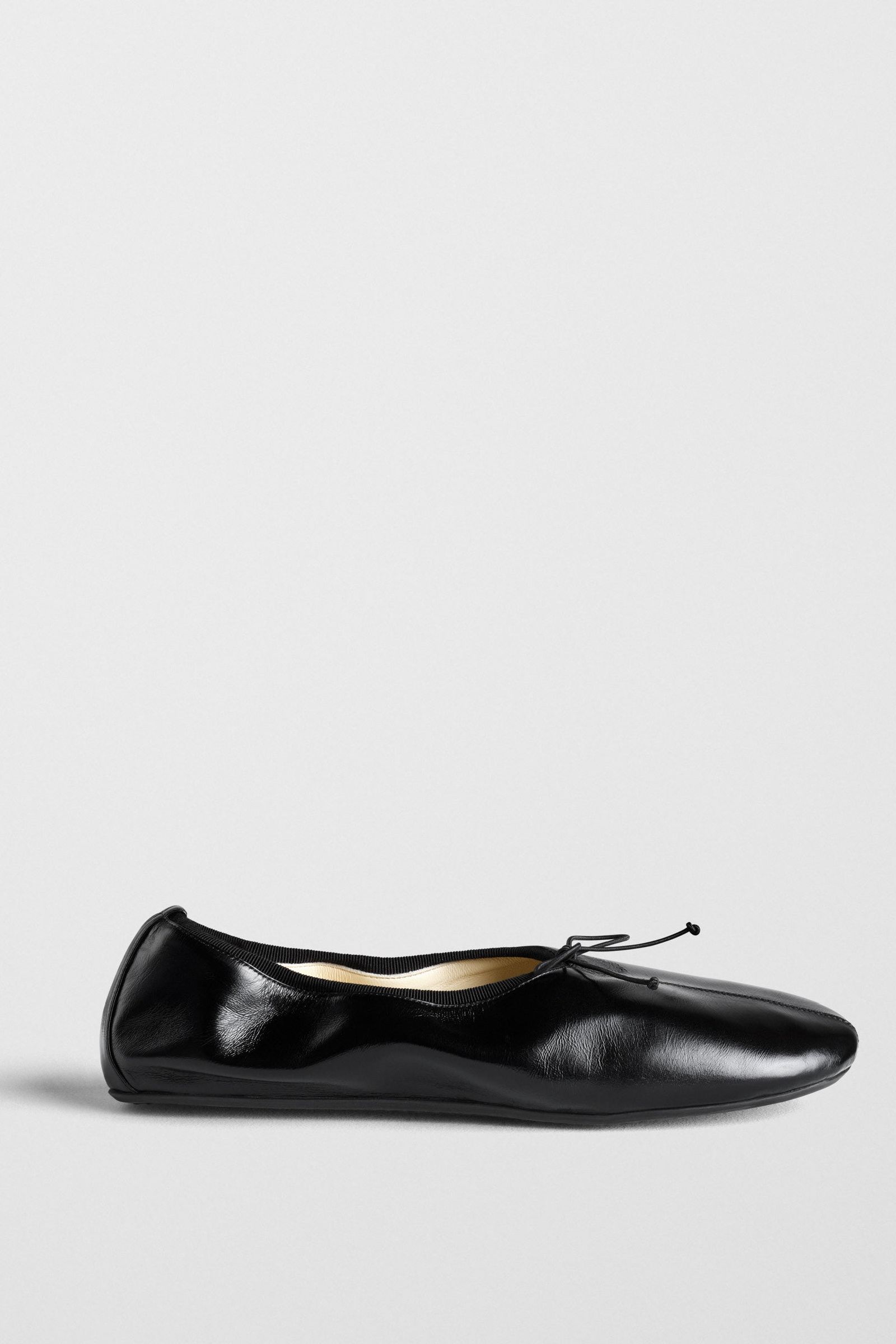 Gathered Flat | Black Leather