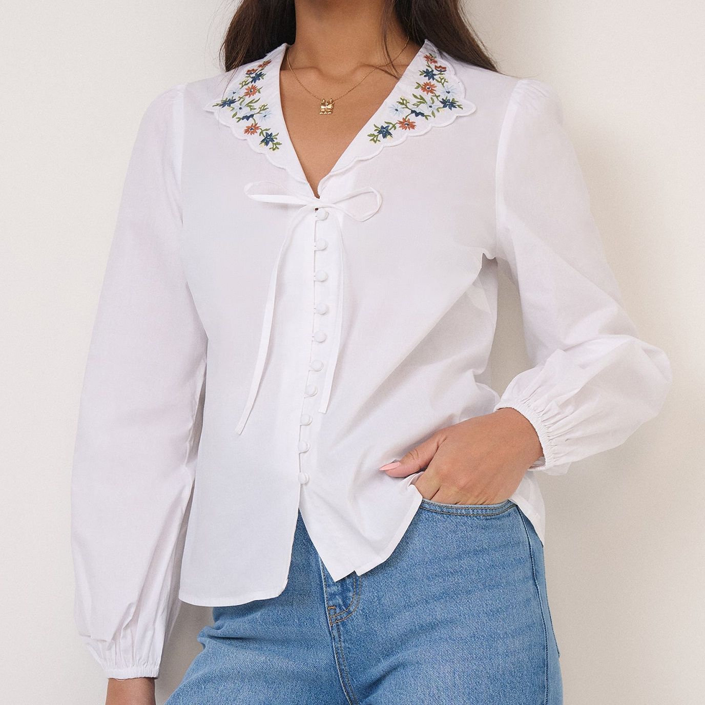 White Floral Embroidered Collar Blouse