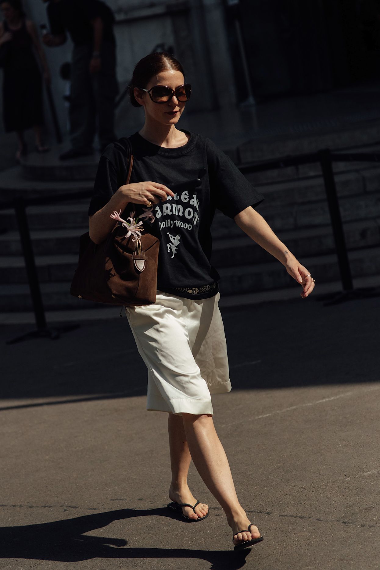 woman wearing linen shorts