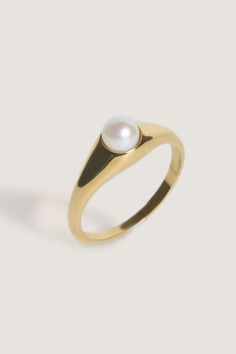 Kinn Pearl Signet Ring
