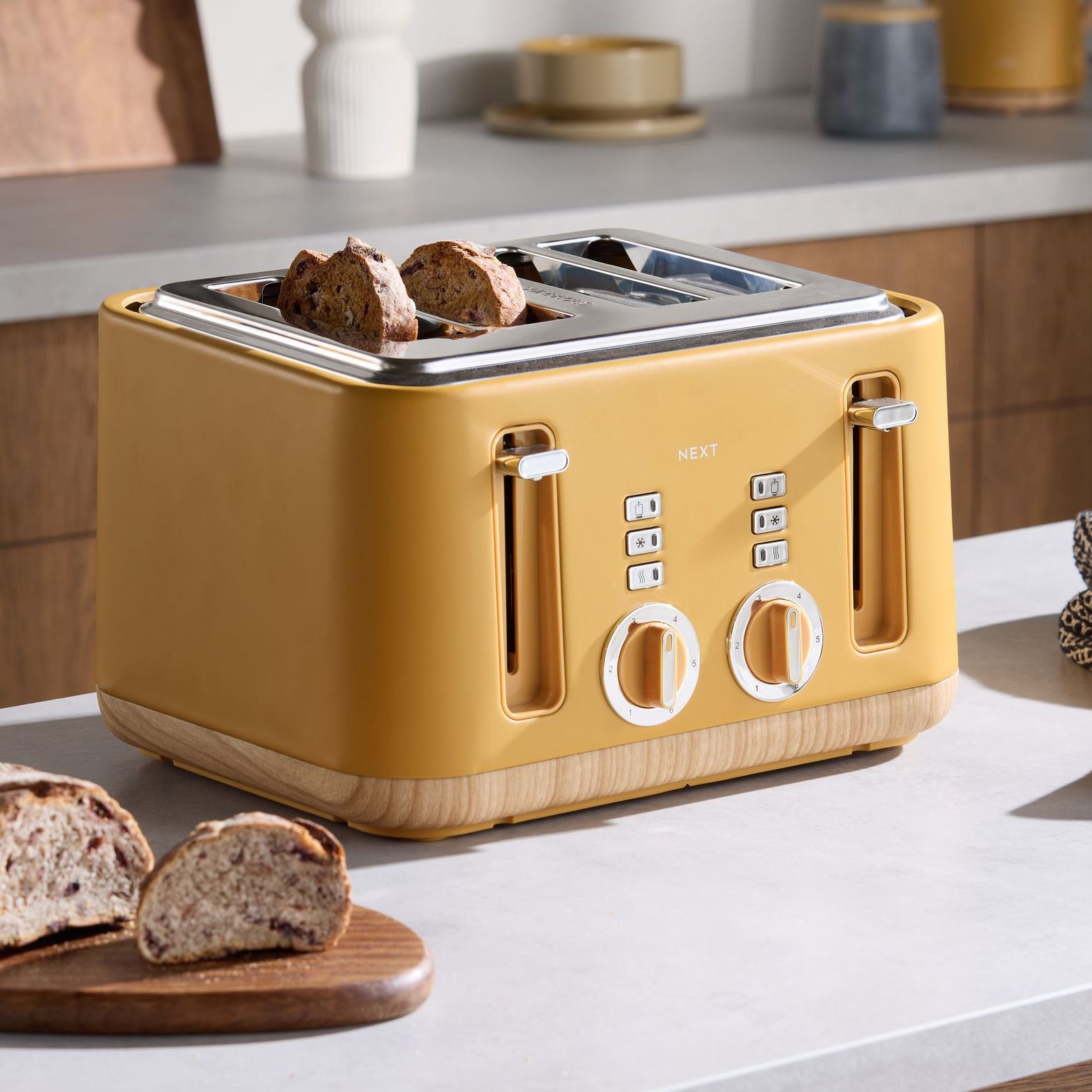 Ochre Yellow Bronx Wood Effect 4 Slice Toaster