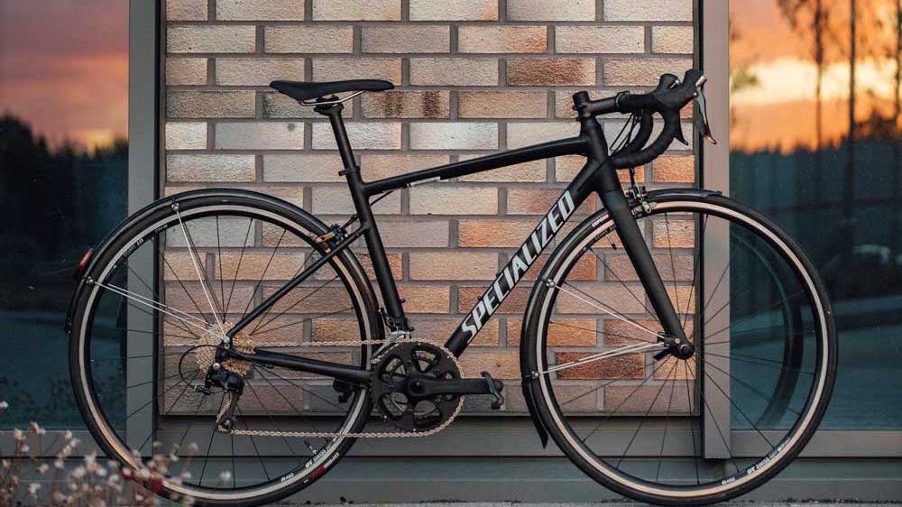 ロードバイク　SPECIALIZED ALLEZ SPORT（2018） 2019 Specialized Allez Sport Mens Road Bike in Satin Navy/Red