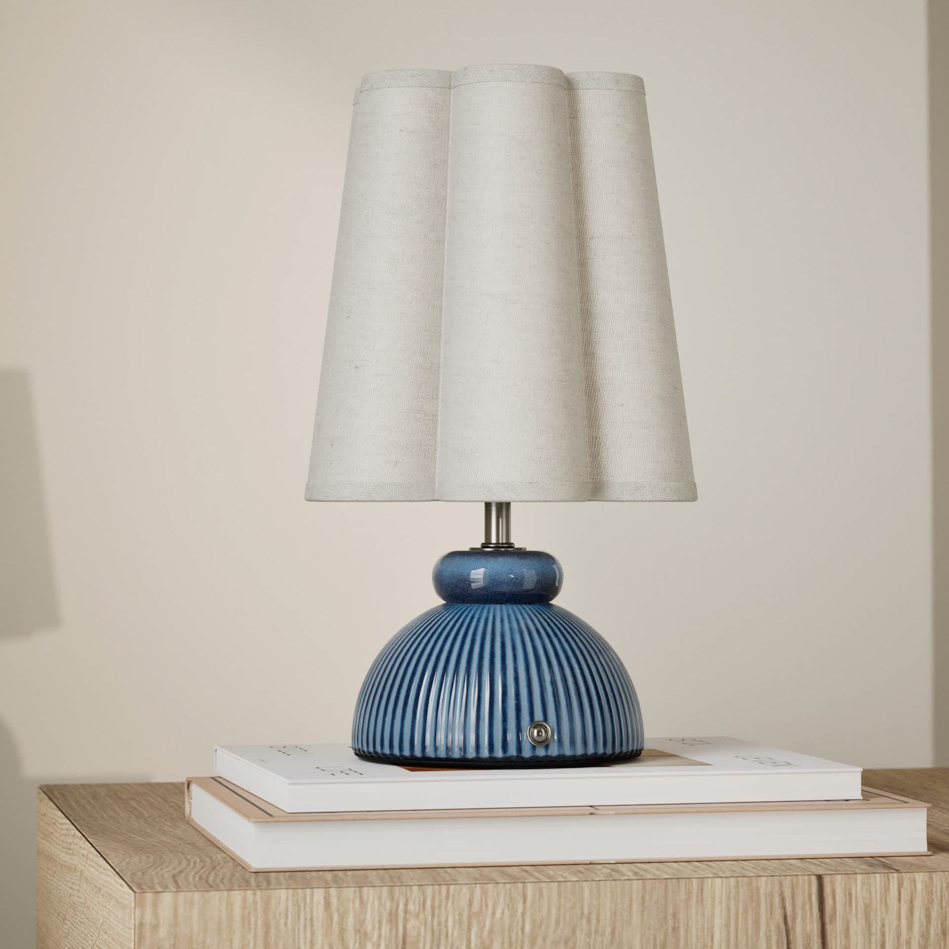 Ribbed Scallop Rechargeable Table Lamp