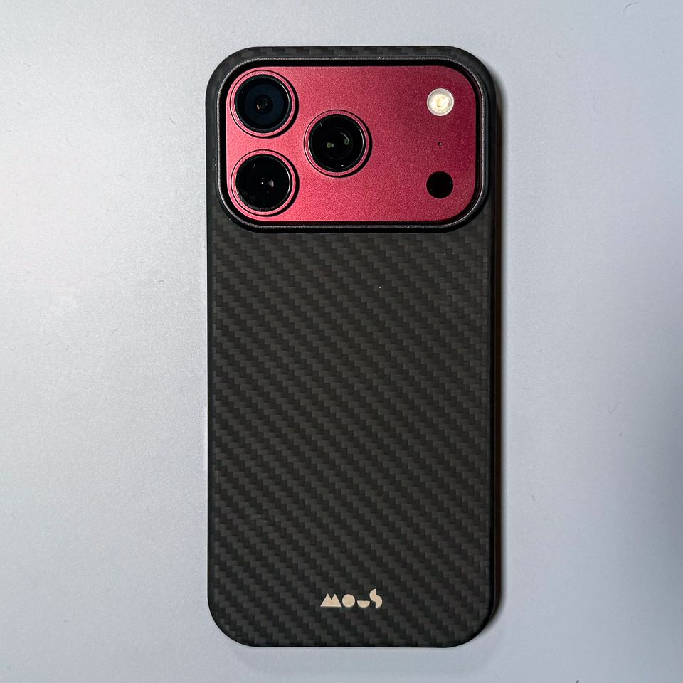 iPhone 18 Pro with Mous case