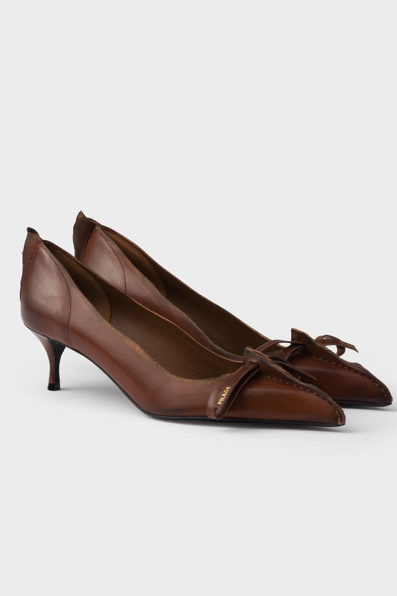 Antiquated leather pumps