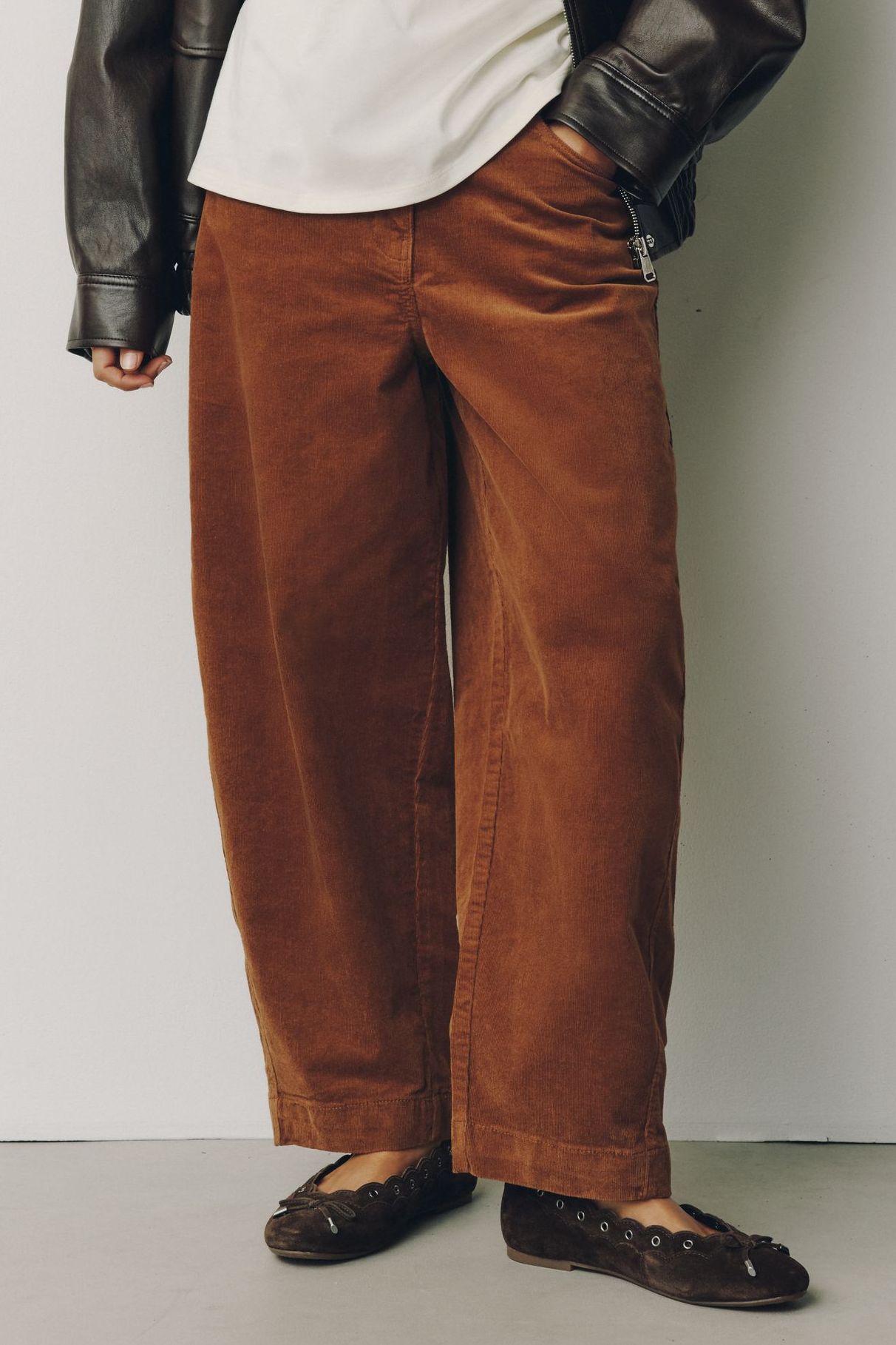 Tan Brown Corduroy Barrel Leg Trousers - Size 8 S