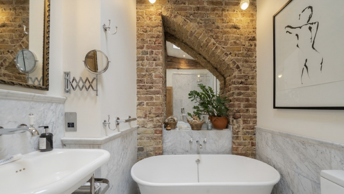 an image of the bathroom