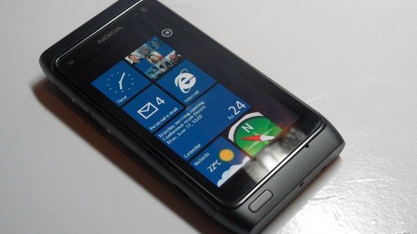 NuAns NEO　WindowsPhon The weirdest Windows phone in years comes from Japan | The Verge