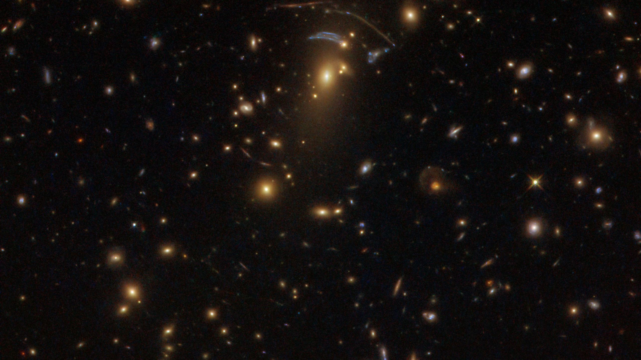 GALAXY 生写真 SKE Super Bright Star Outshines Galaxy In Cosmic Photo | Space