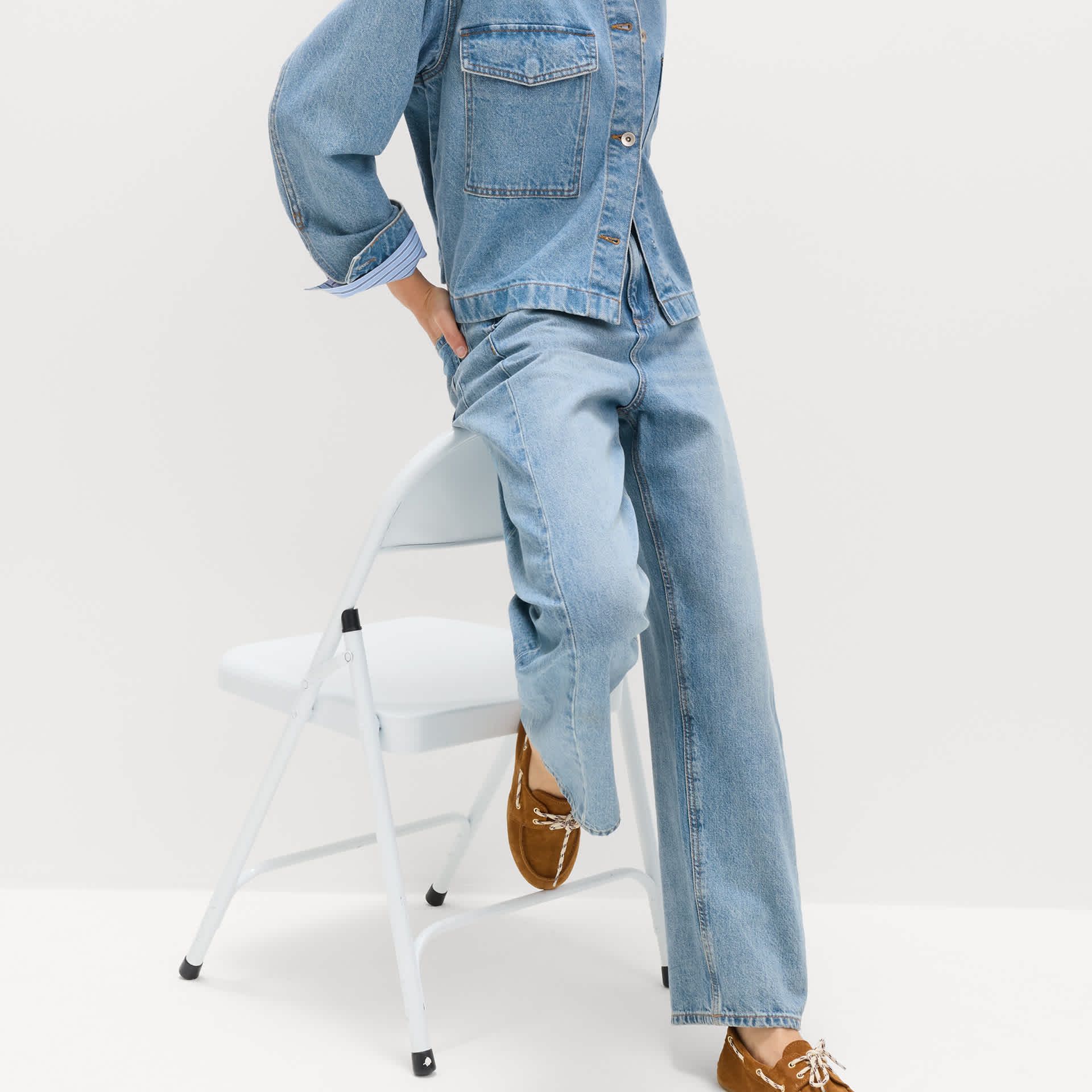 Mid Rise Barrel Jeans