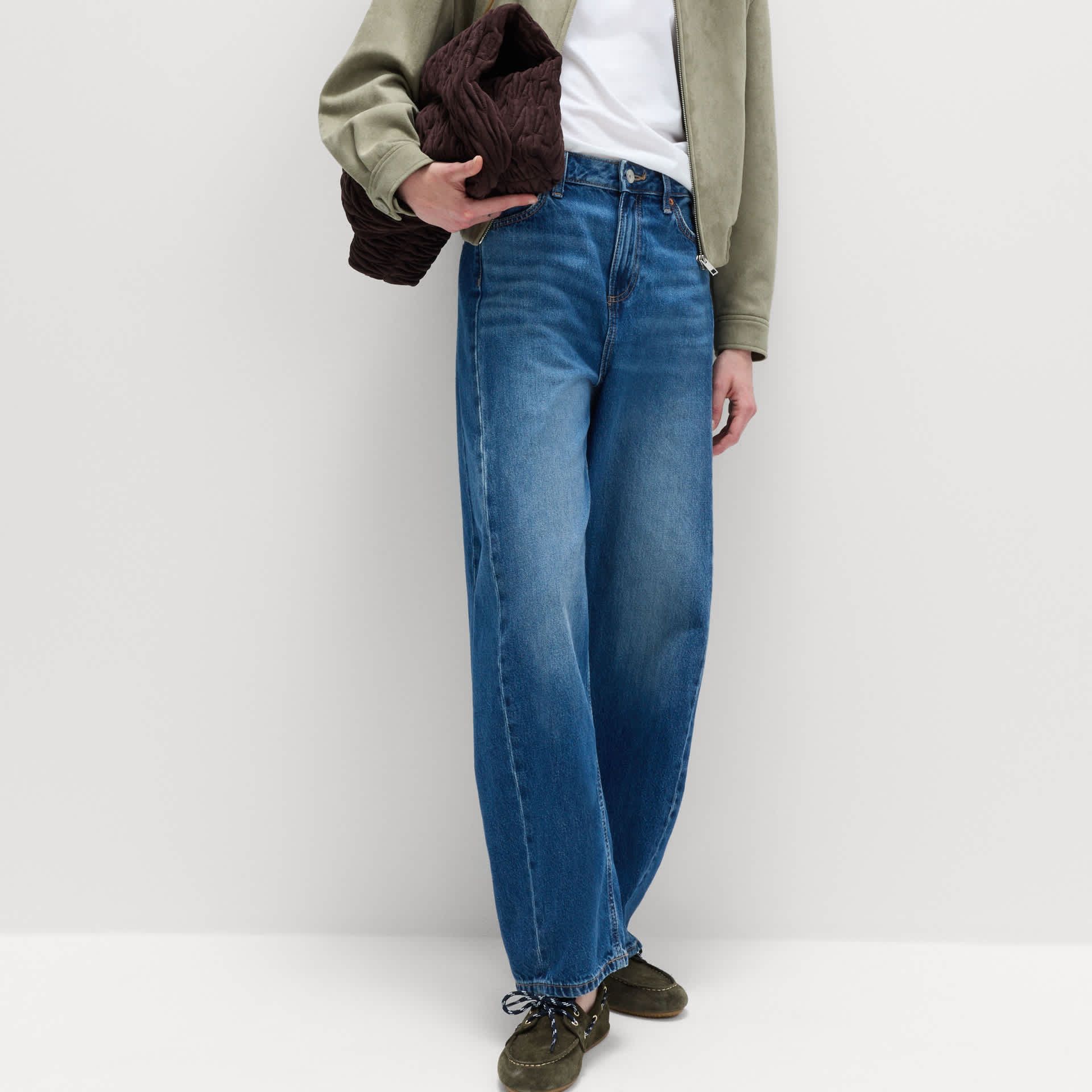 Mid Rise Barrel Jeans