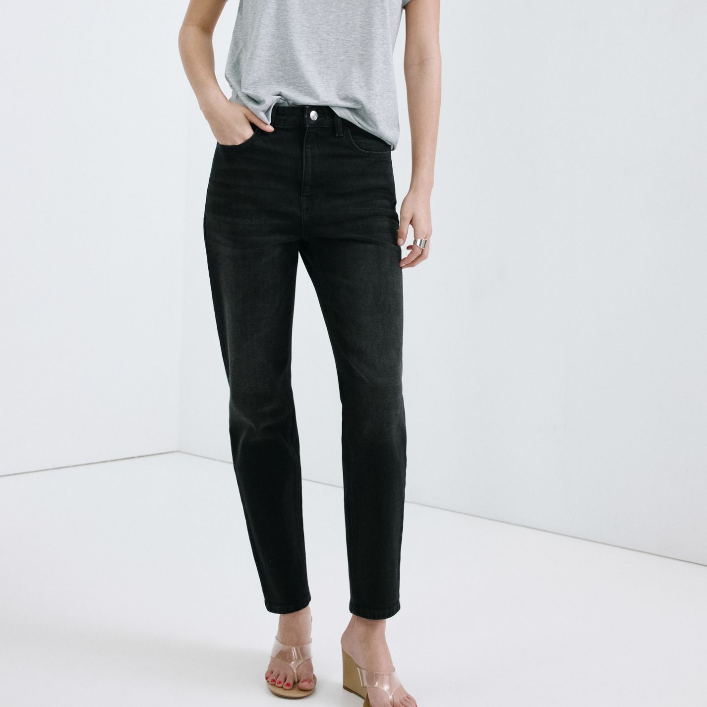 Newmom Comfort High-Rise Jeans - Women | Mango United Kingdom