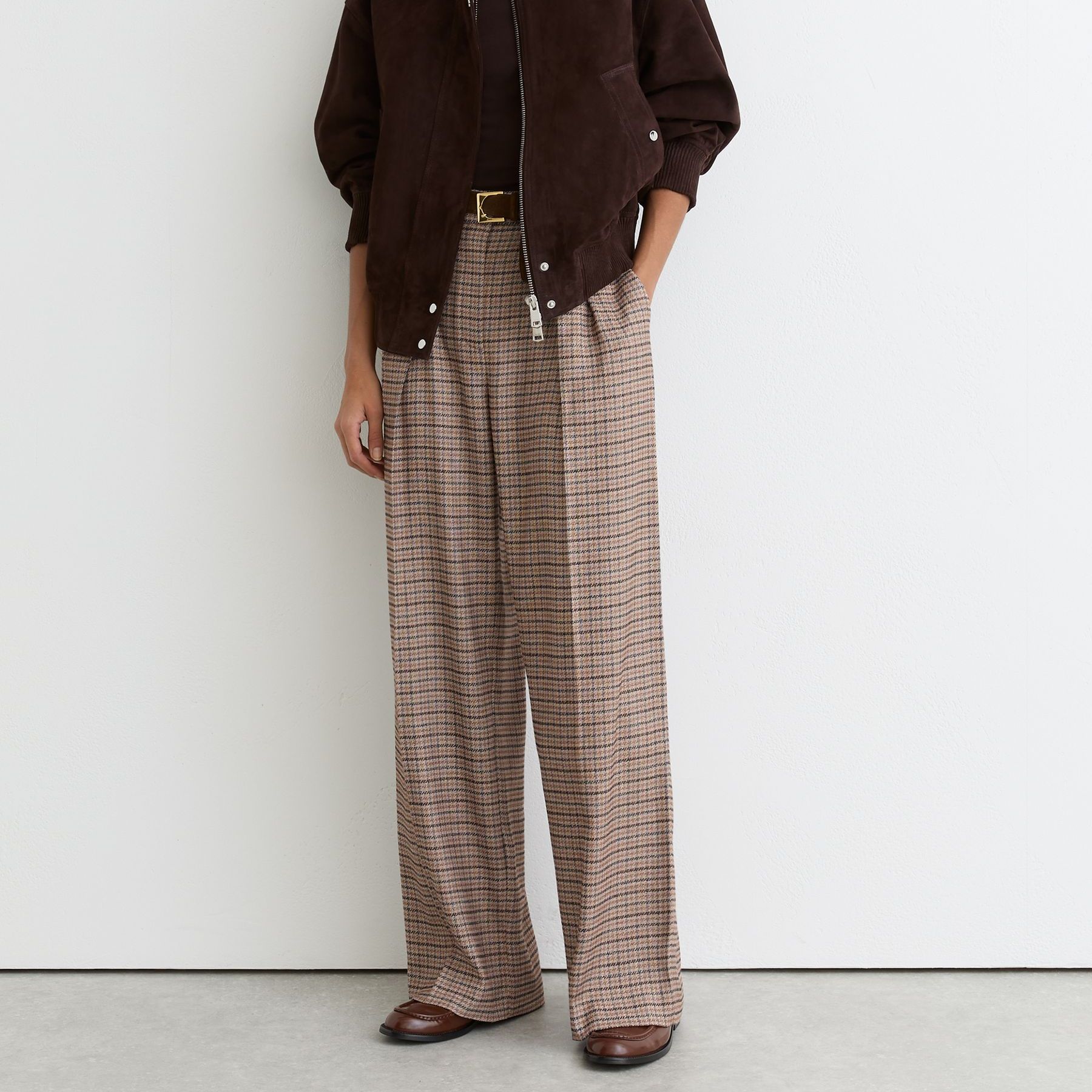 Wide-Leg Check Pleated Trousers in Neutral Check - Size 4 R