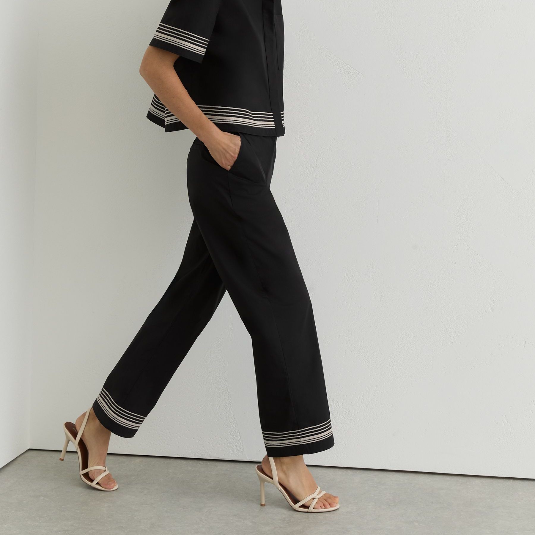 Cotton Stripe-Detail Tapered Trousers in Black/ivory - Size 4 R
