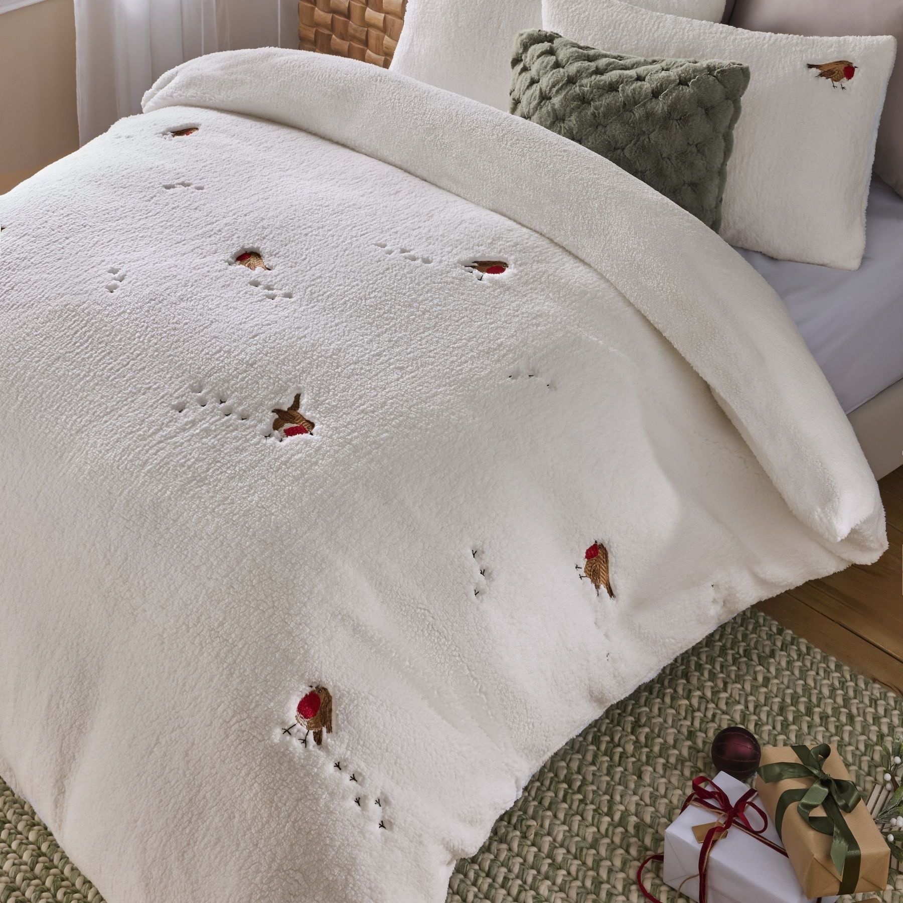 White Christmas Robin Fleece Duvet Cover and Pillowcase Set