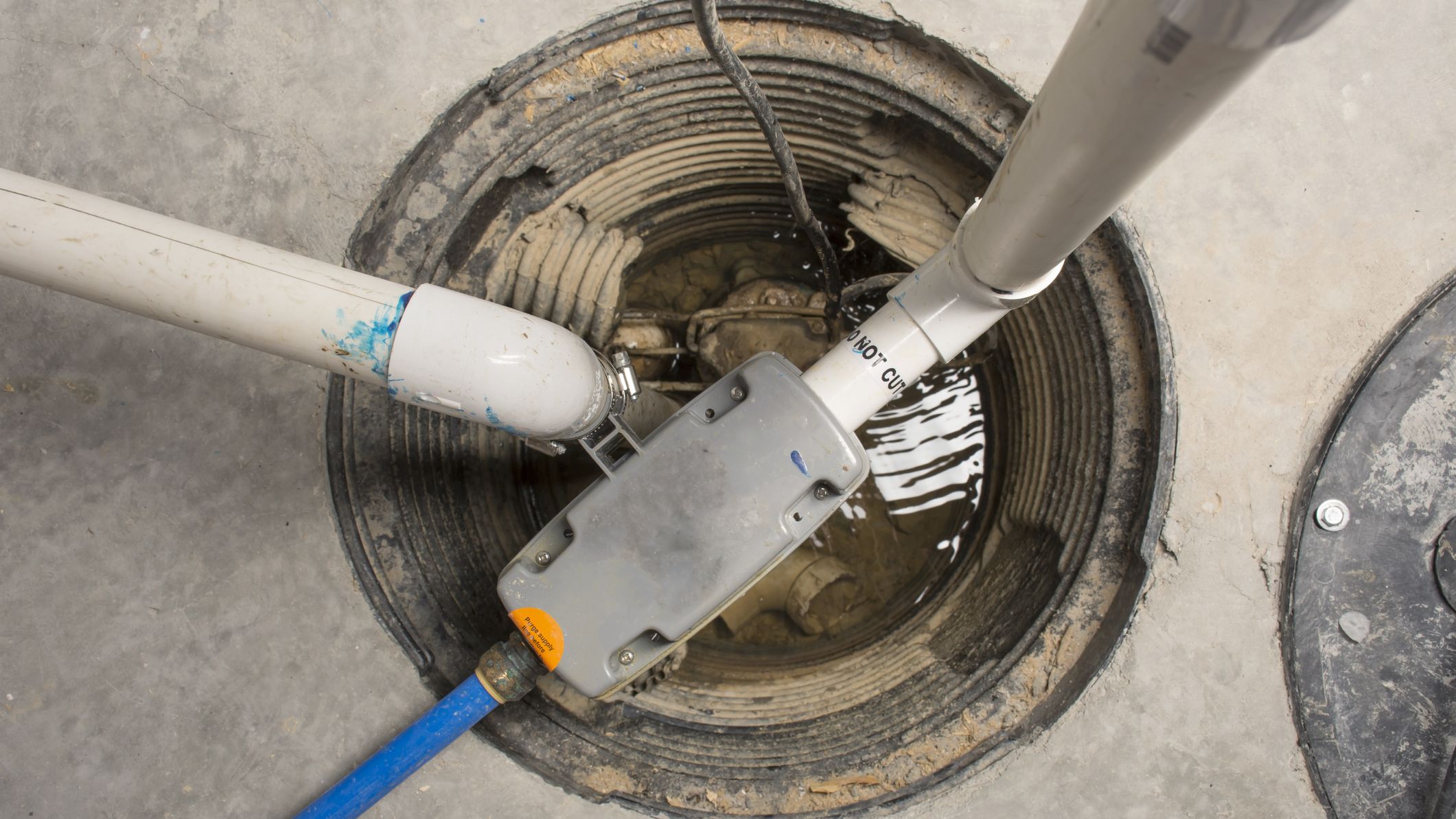 A sump pump viewed from above.