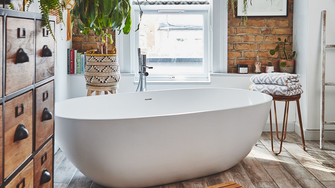 Rustic bathroom ideas: 10 ways to create a country washroom | Real Homes, image size:1365x767