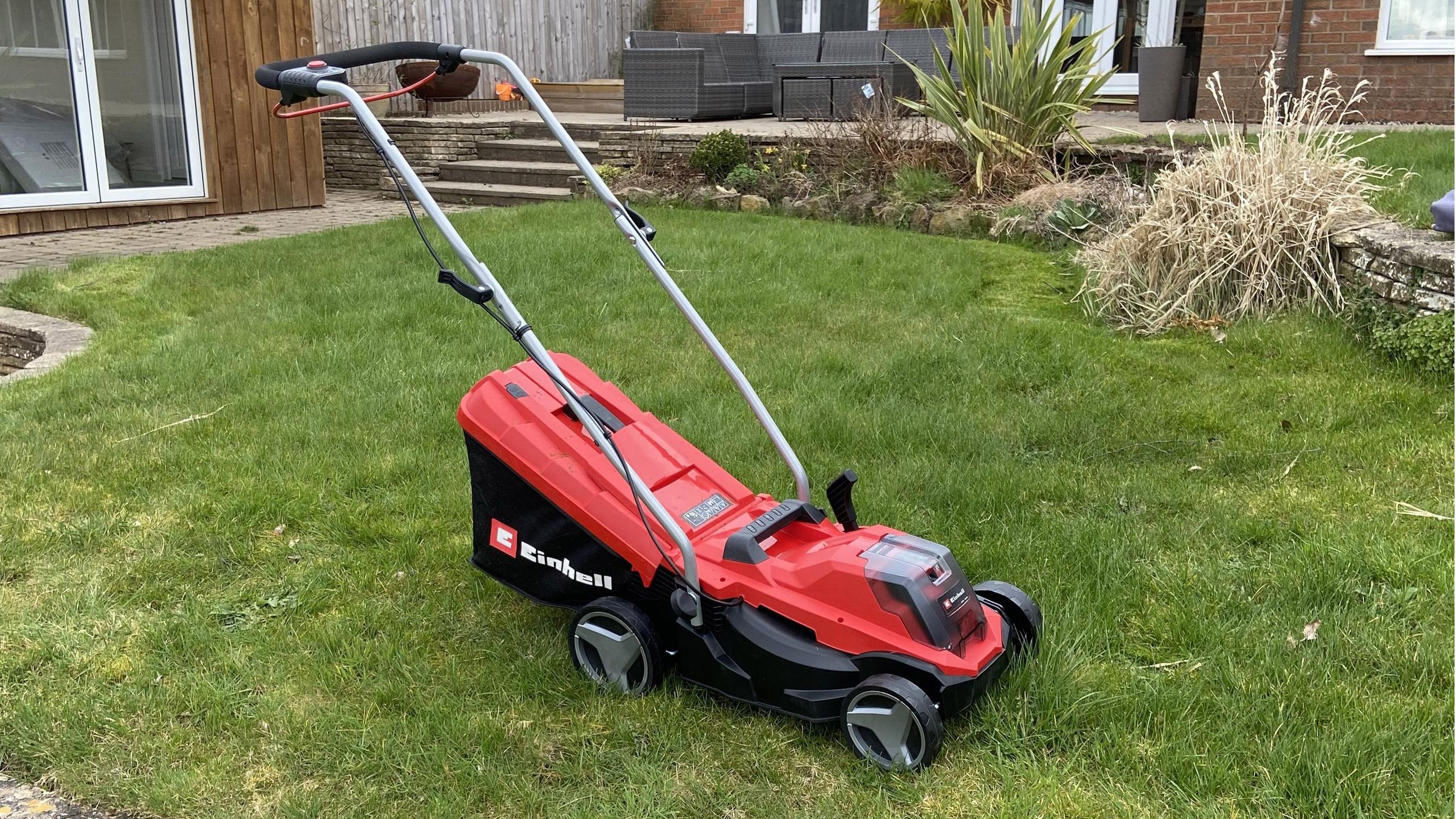 Einhell GE-CM 18/33 Li cordless lawn mower review | Gardeningetc