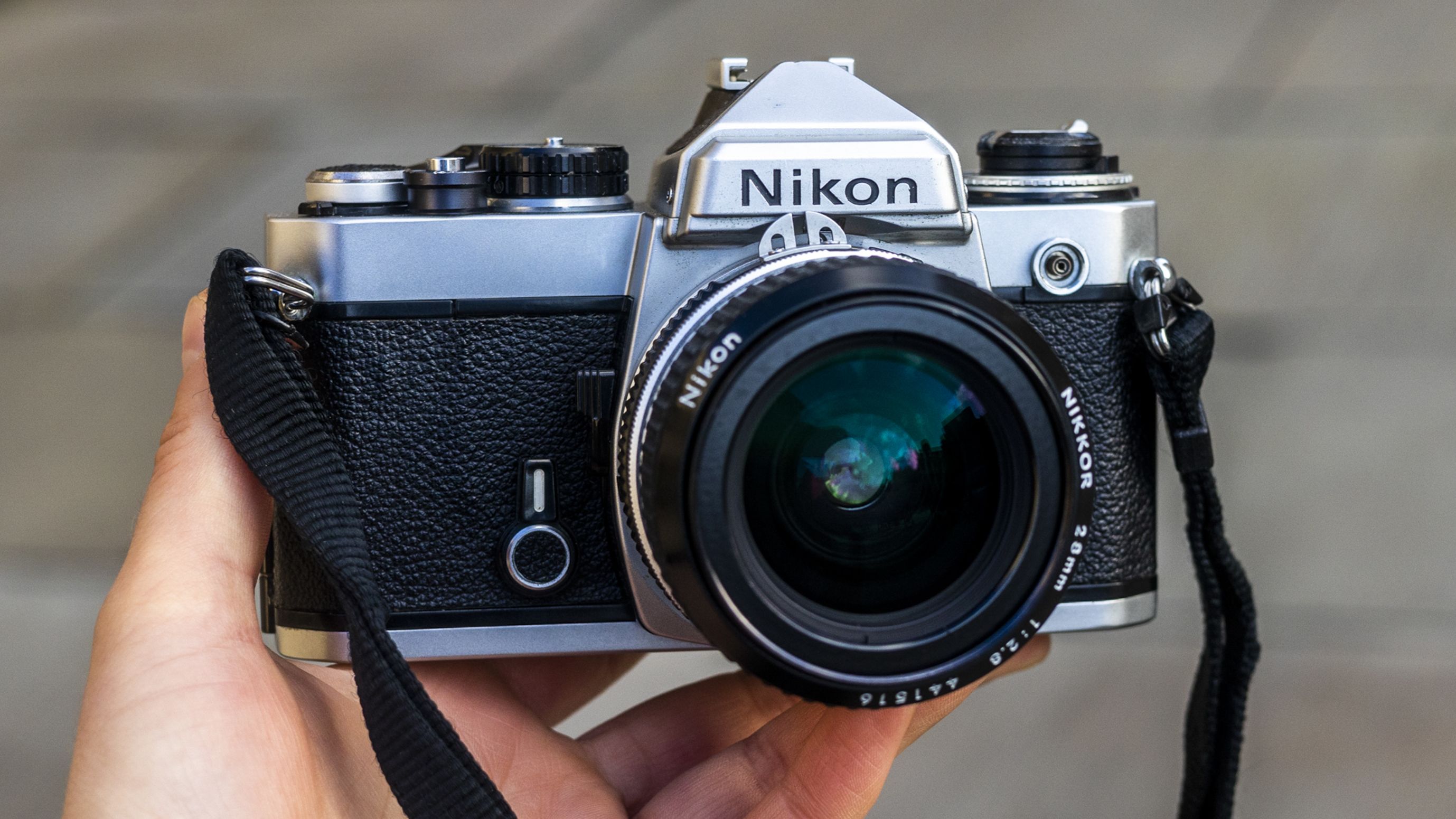 Nikon FE hands-on image