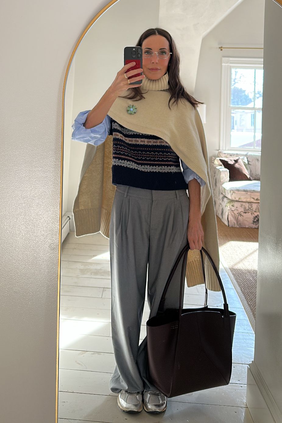 Larissa Mills mirror selfie