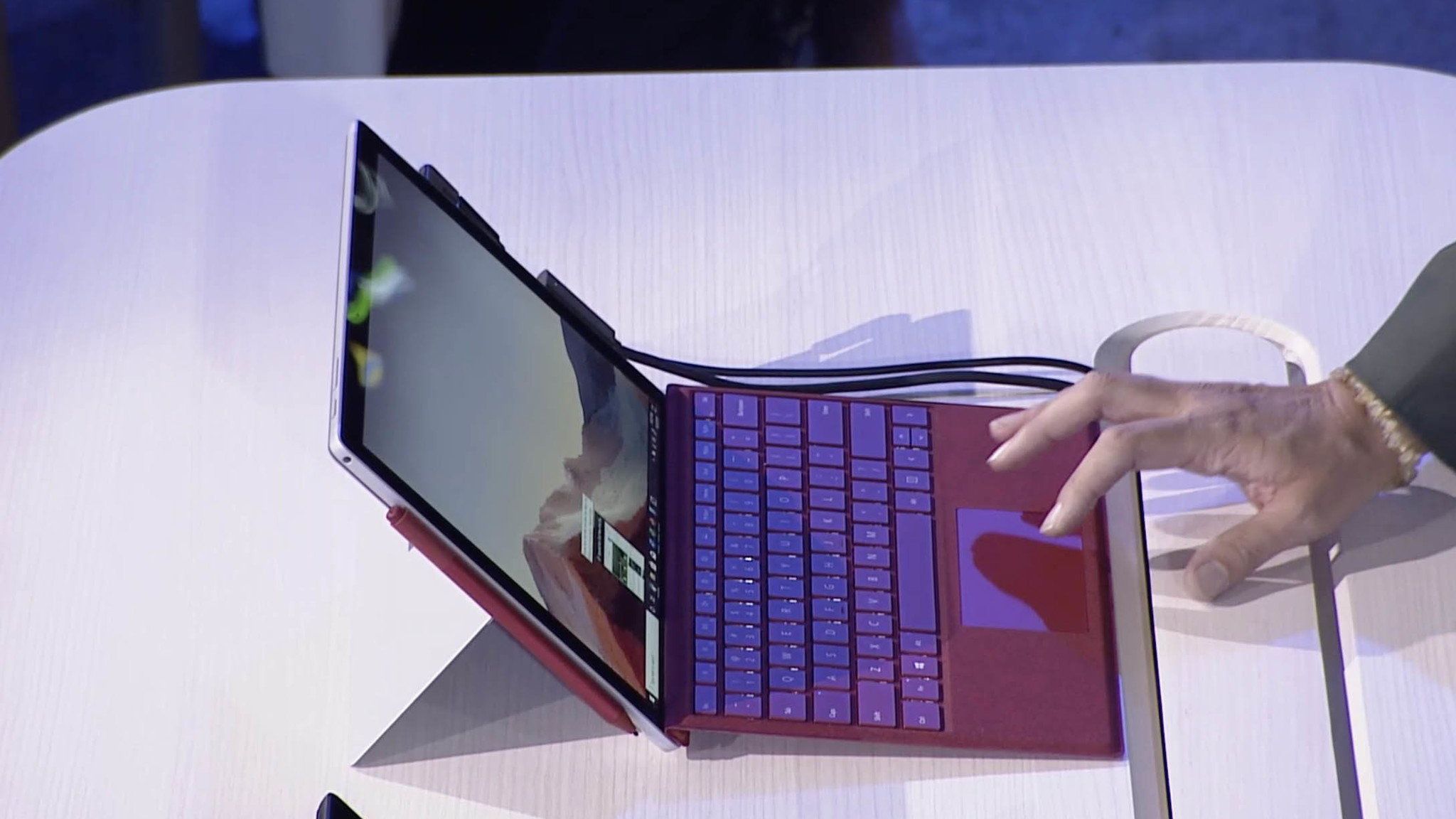 Microsoft - サーフェイスプロ７　surface pro7　おまけ付き Surface Pro 7 つの仕様と機能 - Microsoft サポート