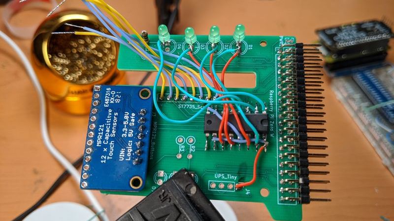 ai... Raspberry Pi Tricorder Works and Looks Just Like a Star Trek