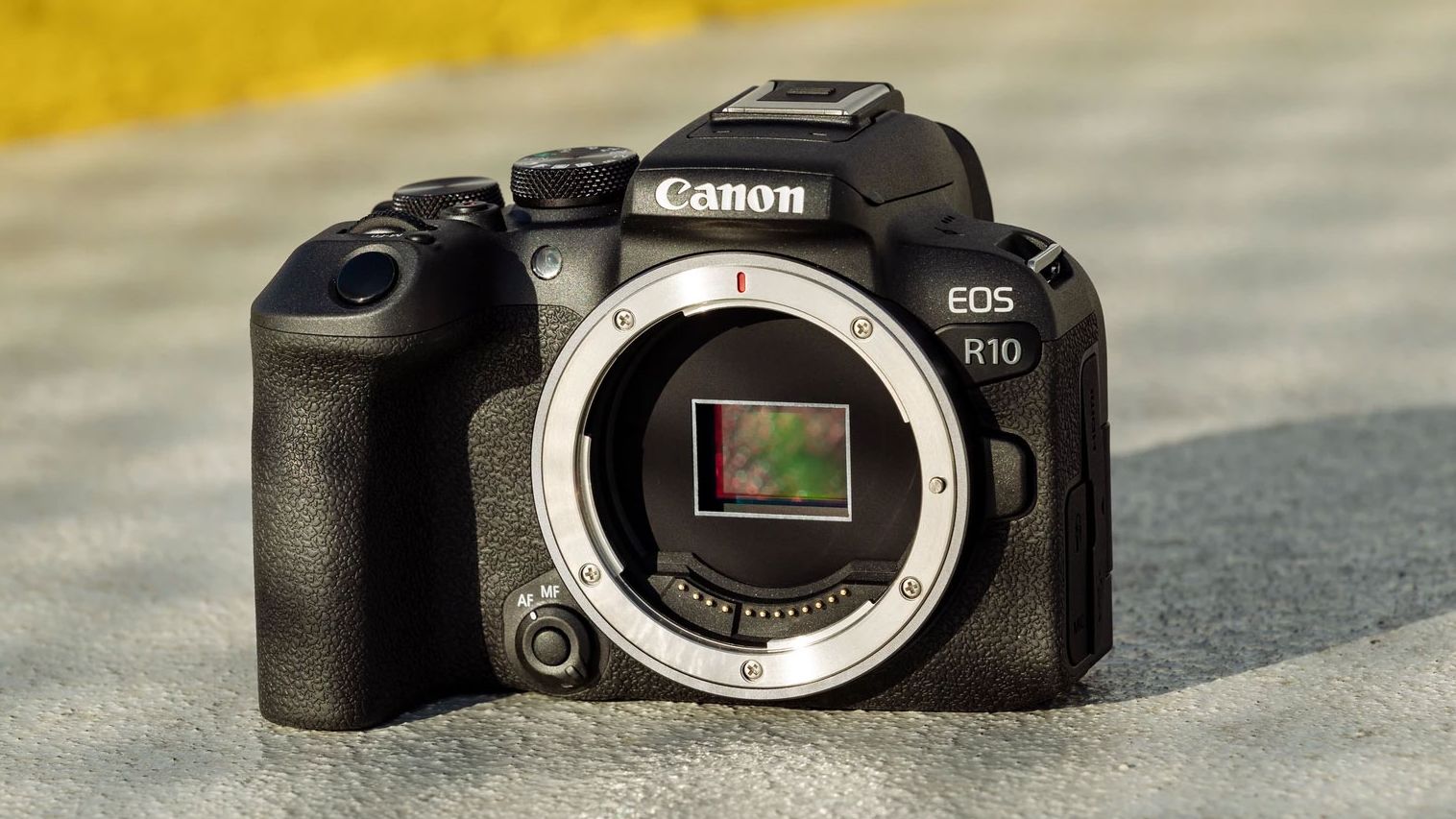Canon EOS R10