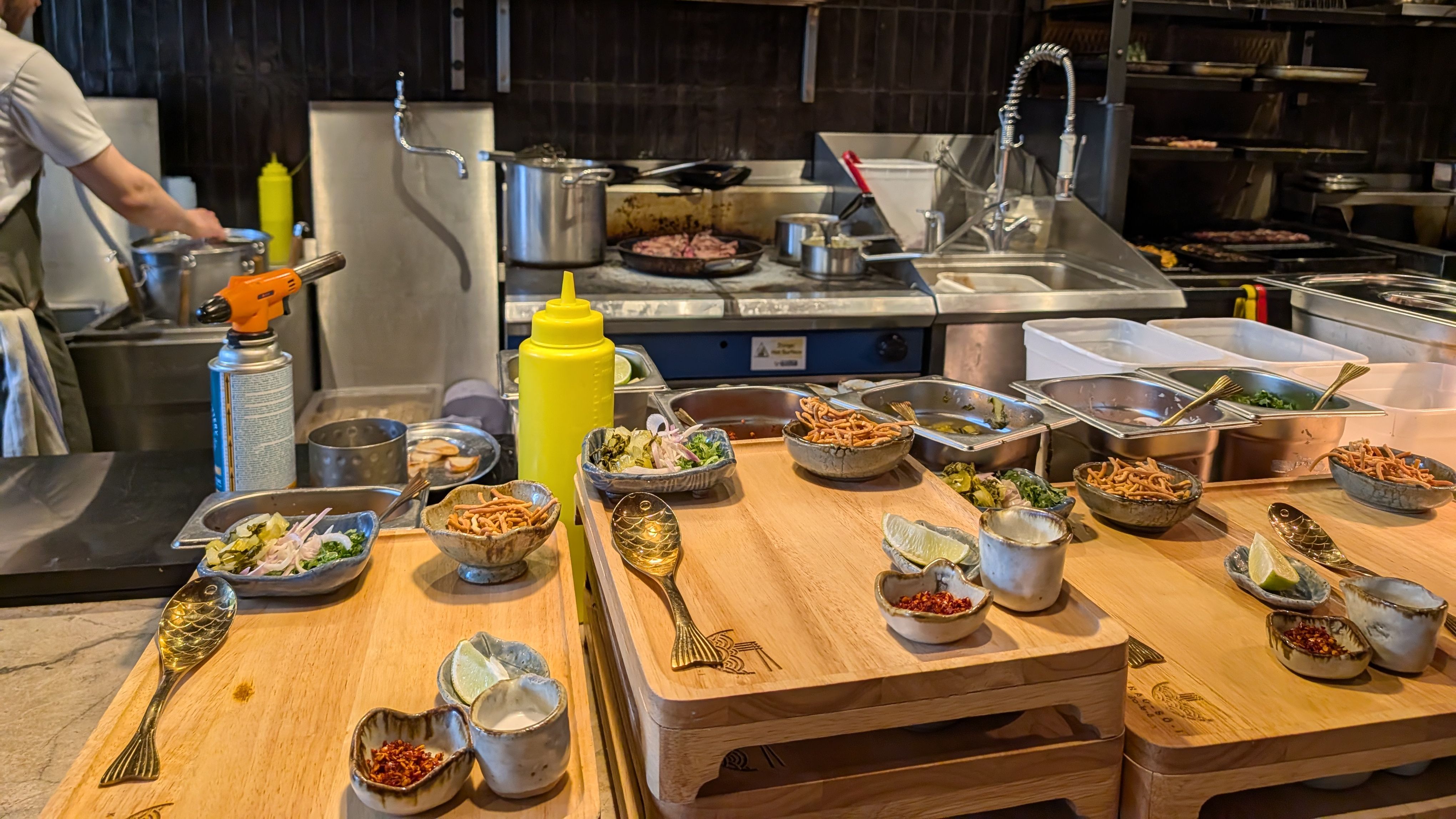 Khao-S&amp;#333;-i kitchen