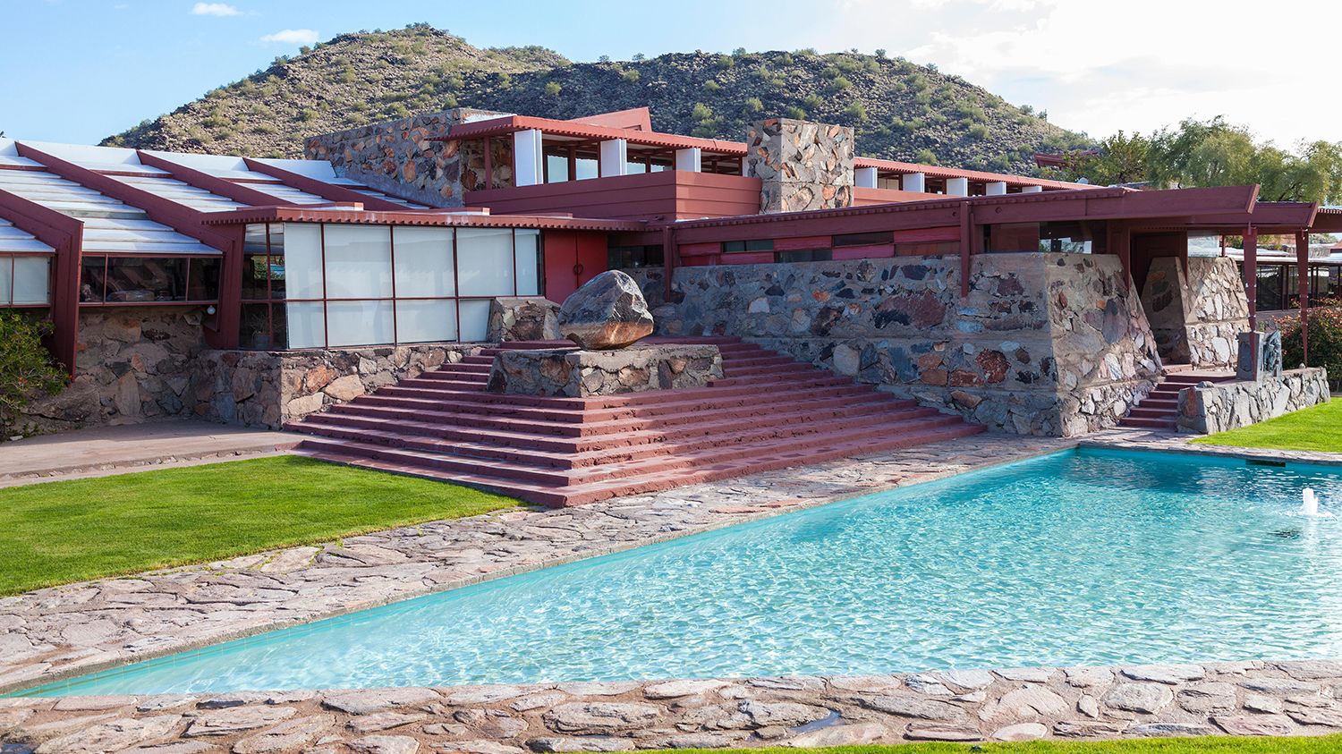 Frank Lloyd Wright Houses - everything you need to know about all