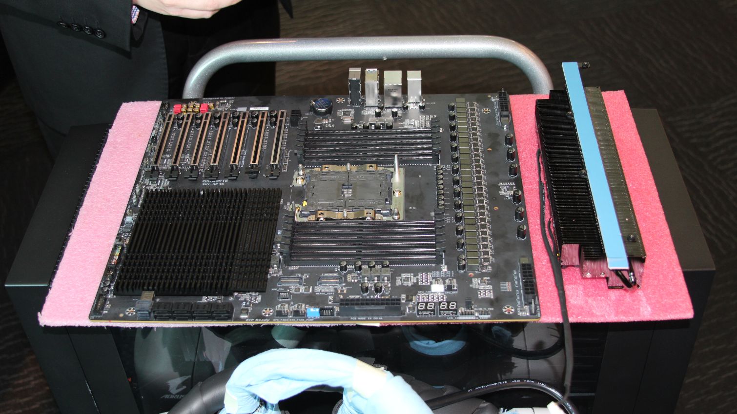 Intel's 28-Core 5GHz Processor And Test System Breaks Cover