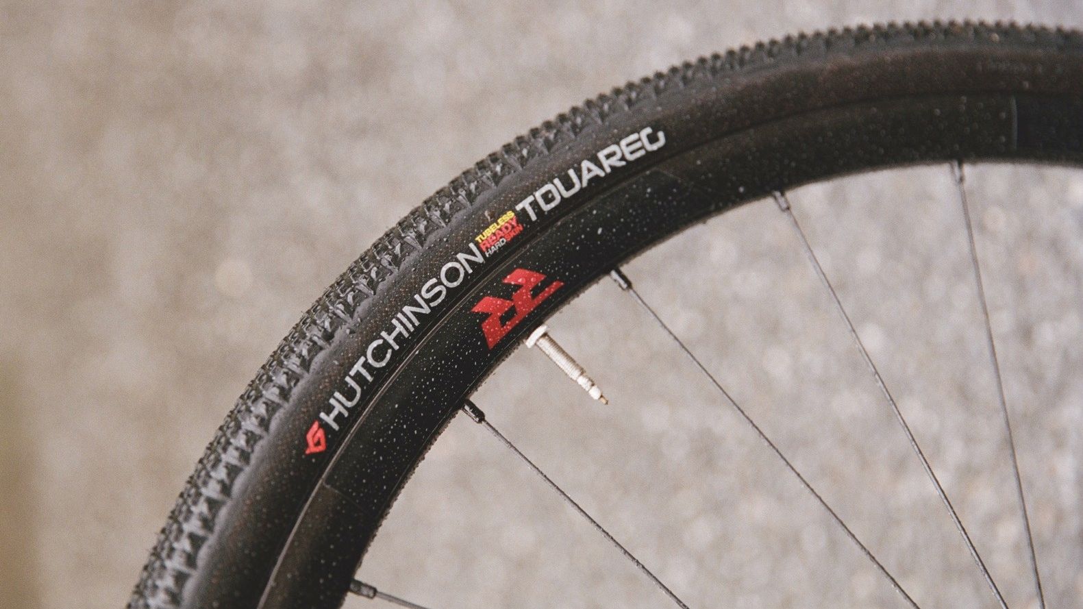 PNEU GRAVEL 700 X 45 HUTCHINSON TOUAREG RENFORCE NOIR TUBELESS READY TS (45-622