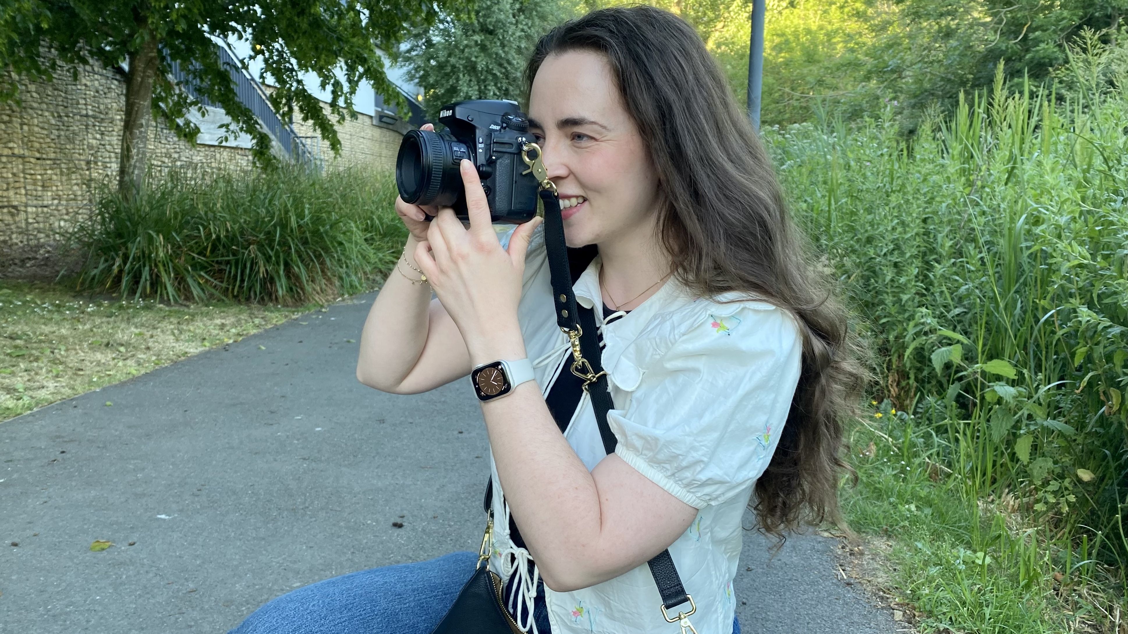 Person shooting while wearing a Voygr 1 camera bag