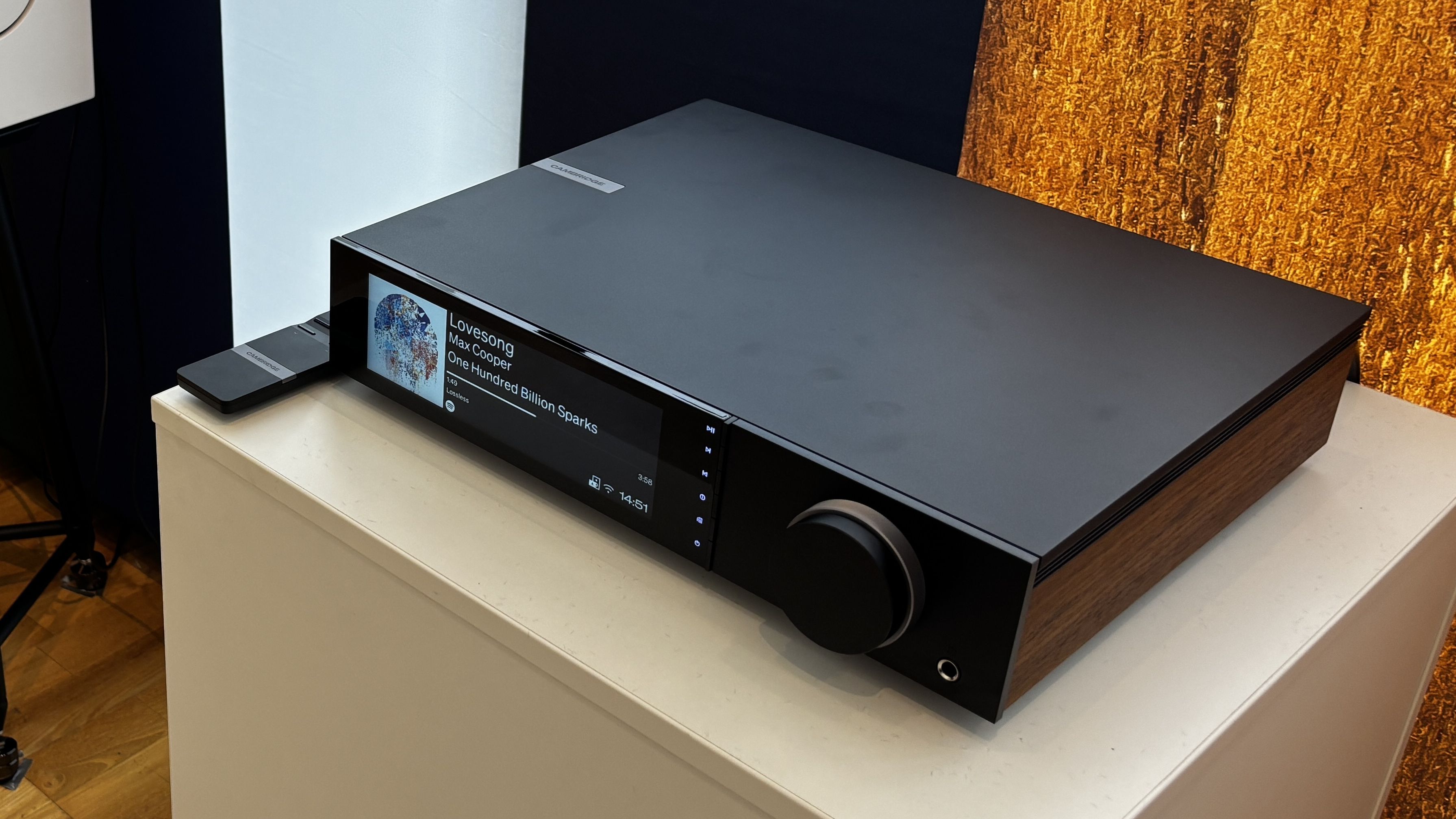 Cambridge Evo 300 streaming amp