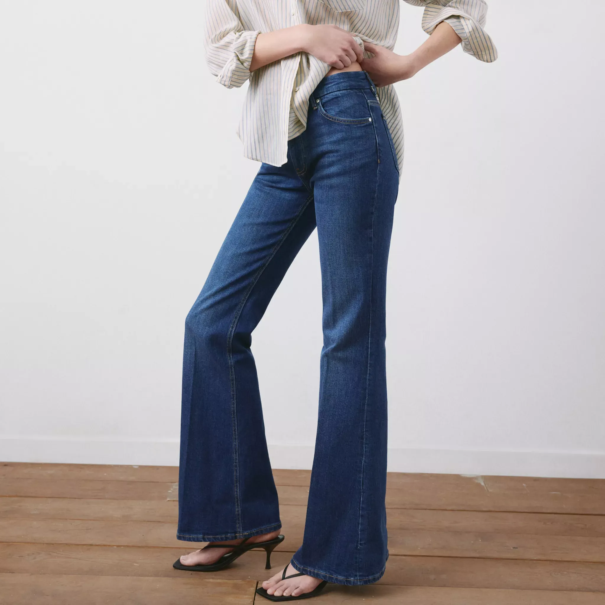 Violet Flared High-Rise Jeans - Women | Mango United Kingdom