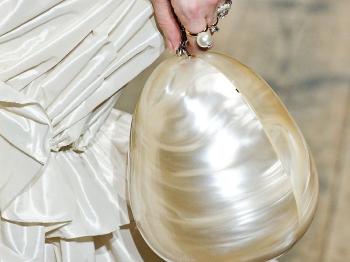 Simone Rocha egg バッグ The Simone Rocha Pearl Bag Is 2020's First It Bag | Who What