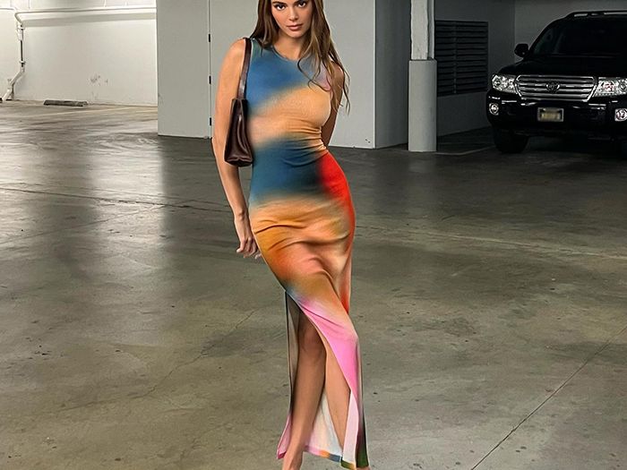 kendall jenner tie dye maxi dress Kendall Jenner Keeps Her Dresses Clingy And Colourful