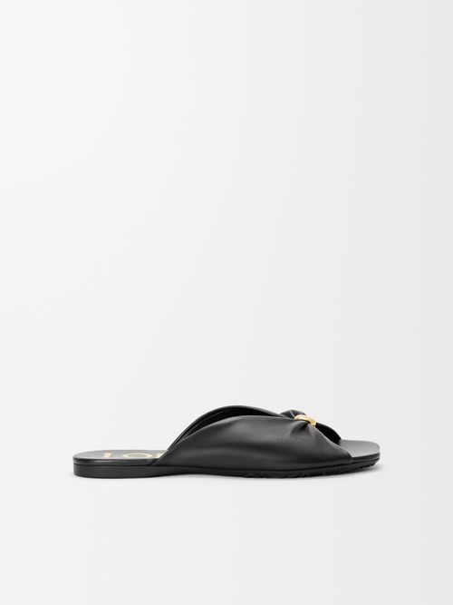 Pebble Soft Slide in Nappa Lambskin