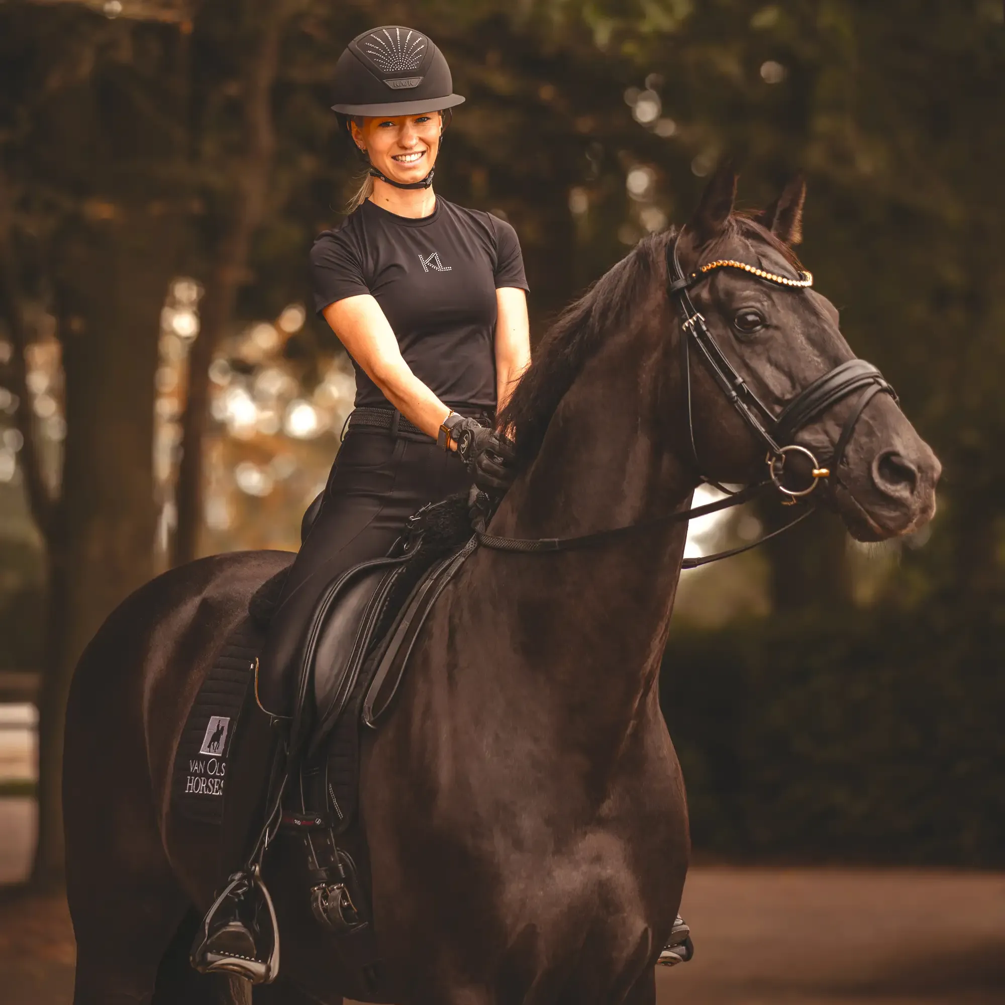 Lottie Fry riding Glamourdale at home