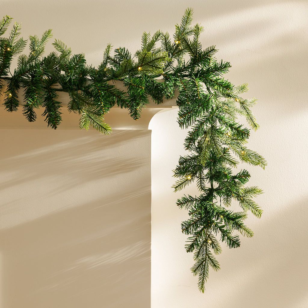 9&#039; Grandis Pre-Lit Indoor/outdoor Faux Garland