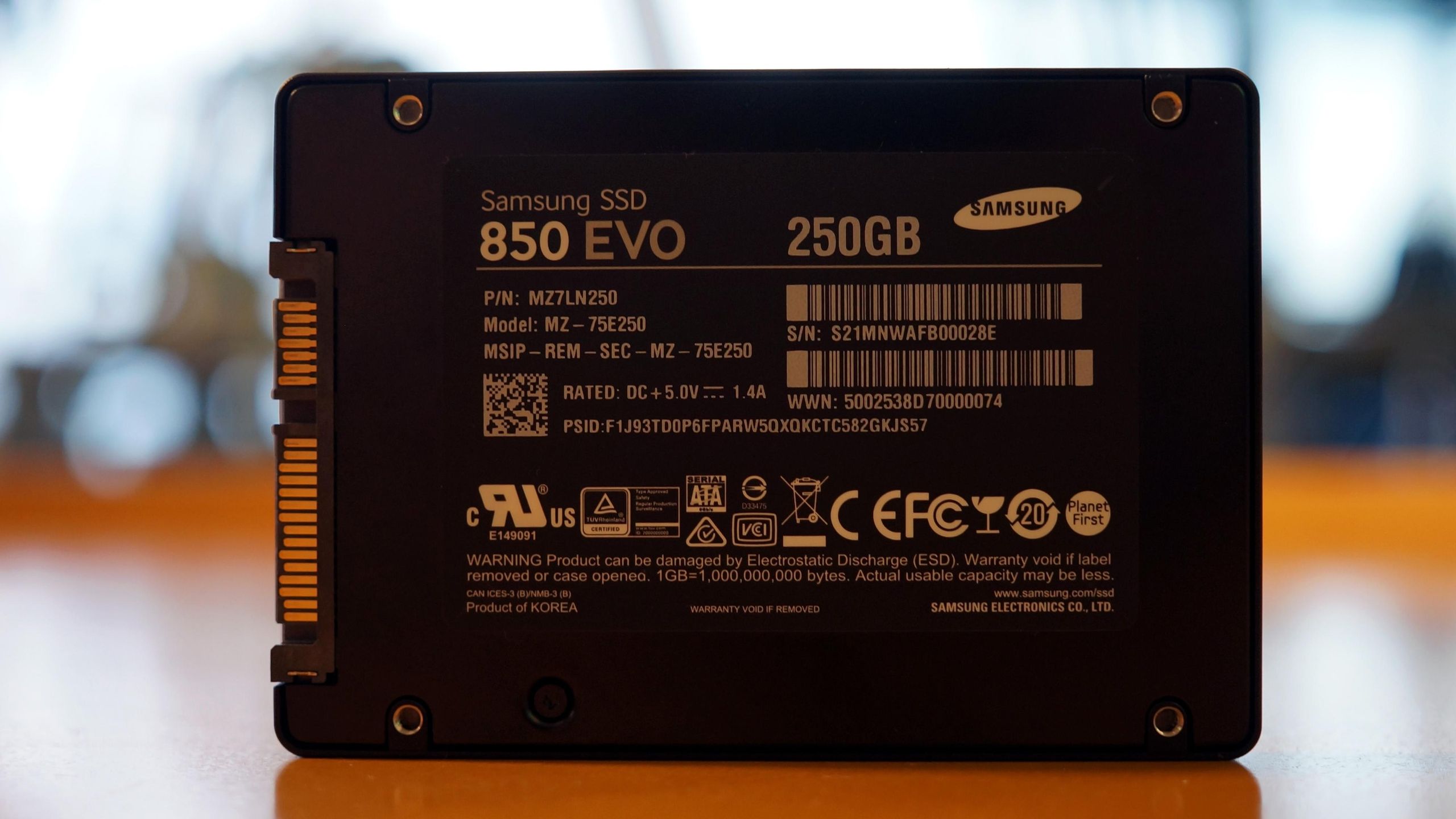 Samsung 850 EVO 250GB SSD(新品同様) Samsung 850 EVO 250GB 2.5-Inch SATA III Internal SSD