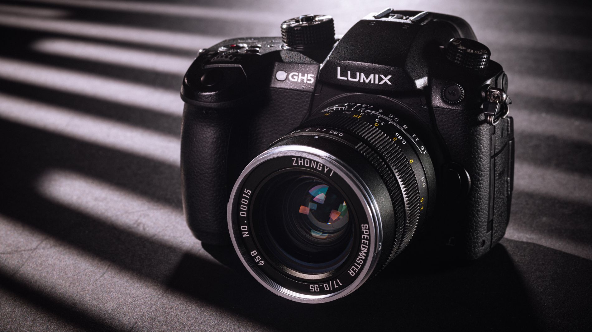 アミタニモモネ Mitakon Speedmaster 17mm f/0.95 | Mitakon - ZY Optics
