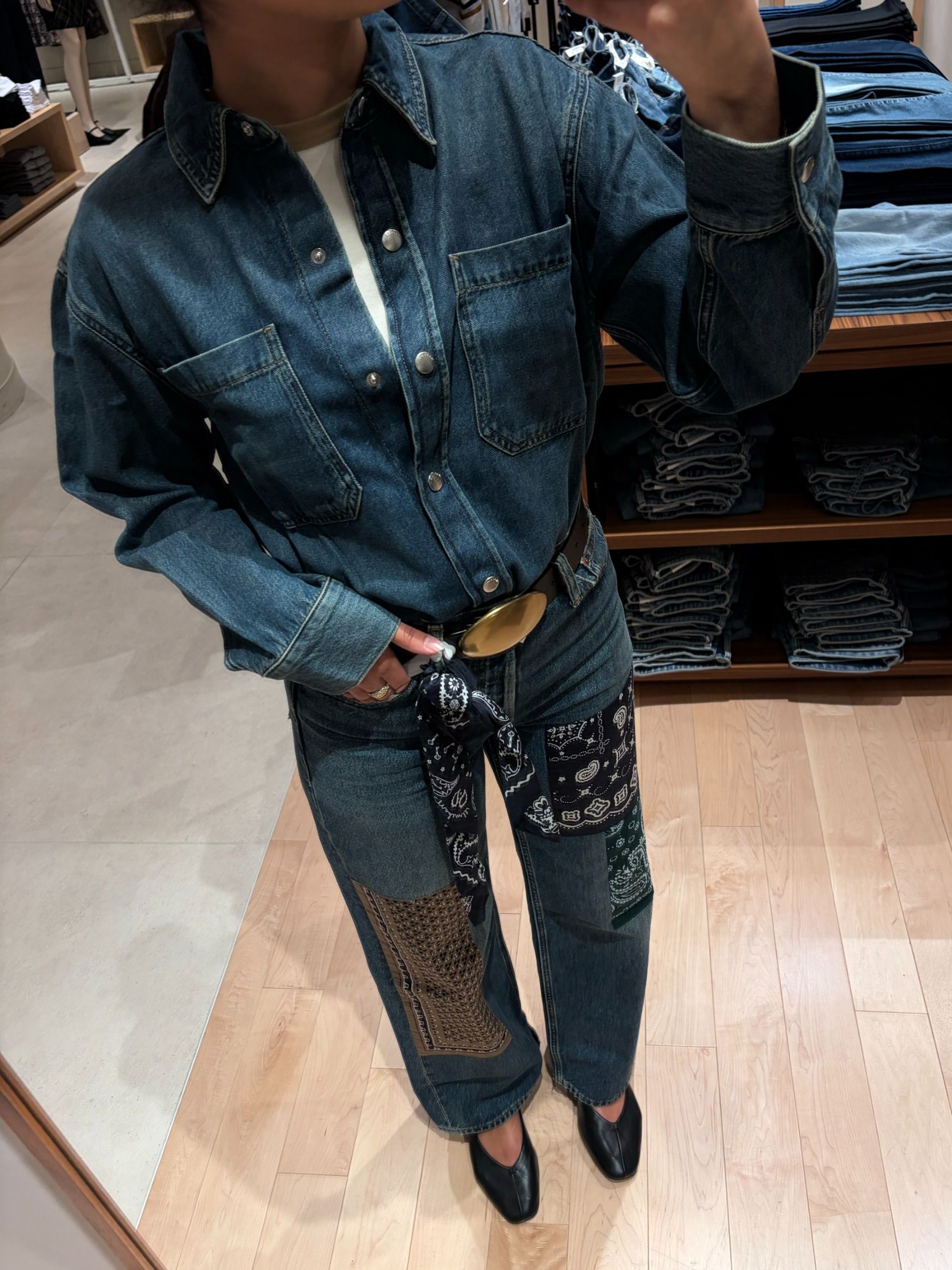 WWW assistant shopping editor trying on Madewell sale outfits