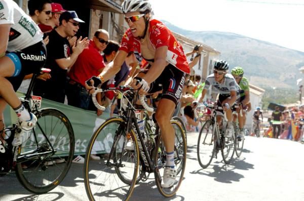 Sylvain Chavanel (Quick Step) battles to hold on to the red jersey.