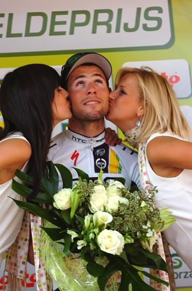Mark Cavendish (HTC-Highroad) is kissed by the podium girls