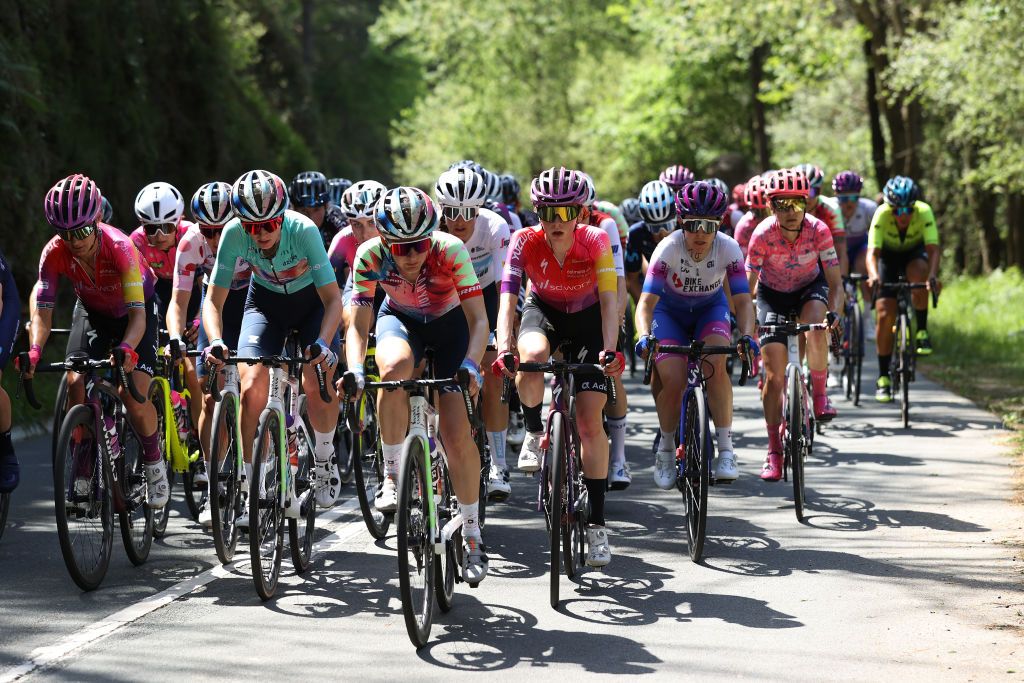 SAN SEBASTIAN SPAIN MAY 15 LR Ashleigh Moolman Pasio of South Africa and Team SD Worx Pauliena Rooijakkers of Netherlands and Team CanyonSRAM Racing Green Points Jersey Alena Amialiusik of Belarus and Team CanyonSRAM Racing Anna Shackley of United Kingdom and Team SD Worx and Amanda Spratt of Australia and Team Bikeexchange Jayco compete during the 1st Itzulia Women 2022 Stage 3 a 1398km stage from DonostiaSan Sebastin to DonostiaSan Sebastin ItzuliaWomen UCIWWT on May 15 2022 in San Sebastian Spain Photo by Gonzalo Arroyo MorenoGetty Images