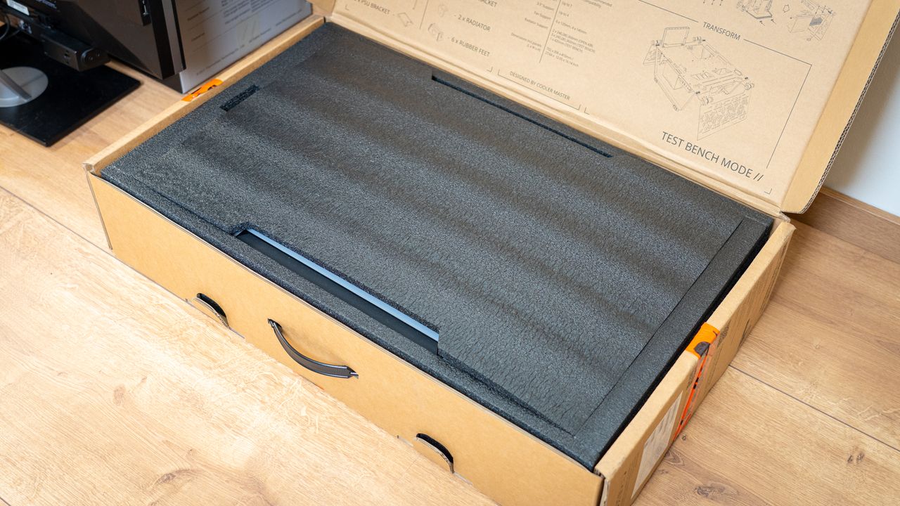 Cooler Master MasterFrame 700